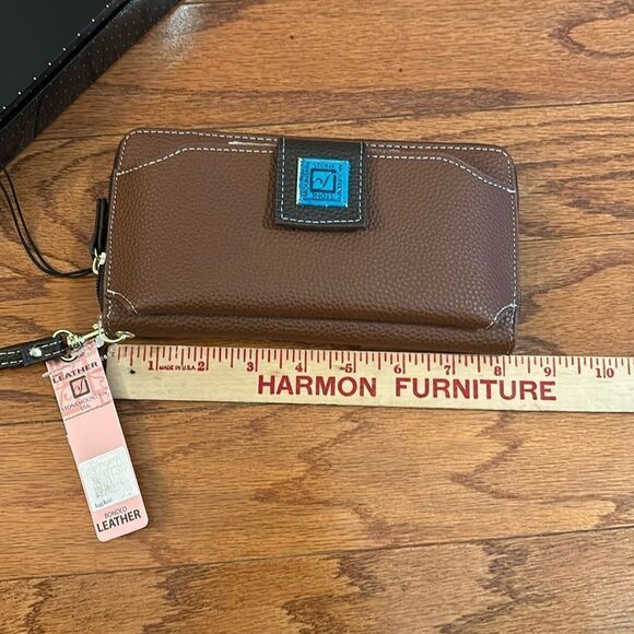 Stone Mountain Cornwall phone wristlet brown. NWT - Picture 3 of 10